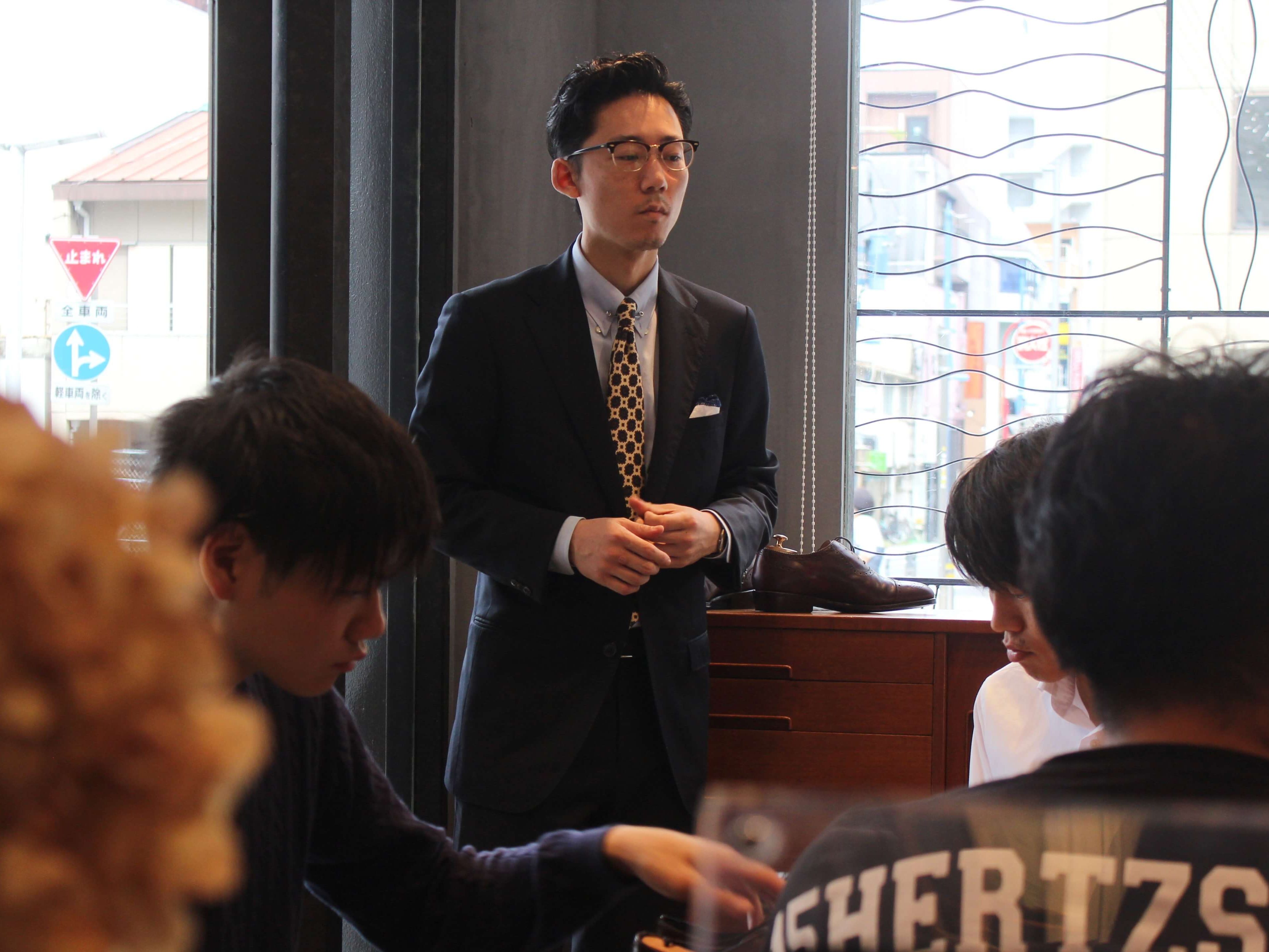 ソラーロスーツの靴磨き職人 F4 油彩画 人物画 ソラーロスーツの靴磨き職人 F4 油彩画 人物画 - メルカリ