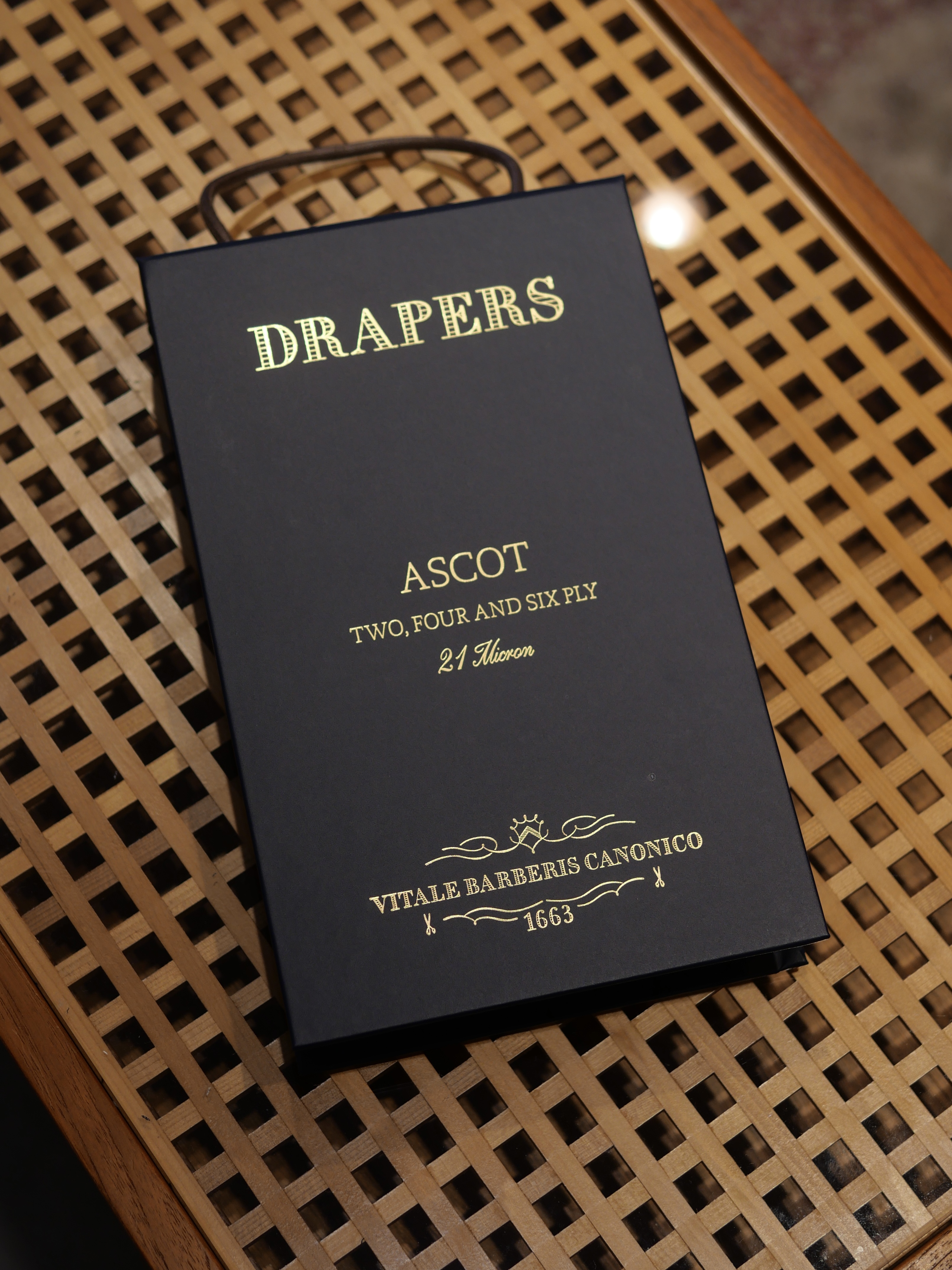 2025SS】ついにバンチブック（生地見本帳）入荷！！ DRAPERS