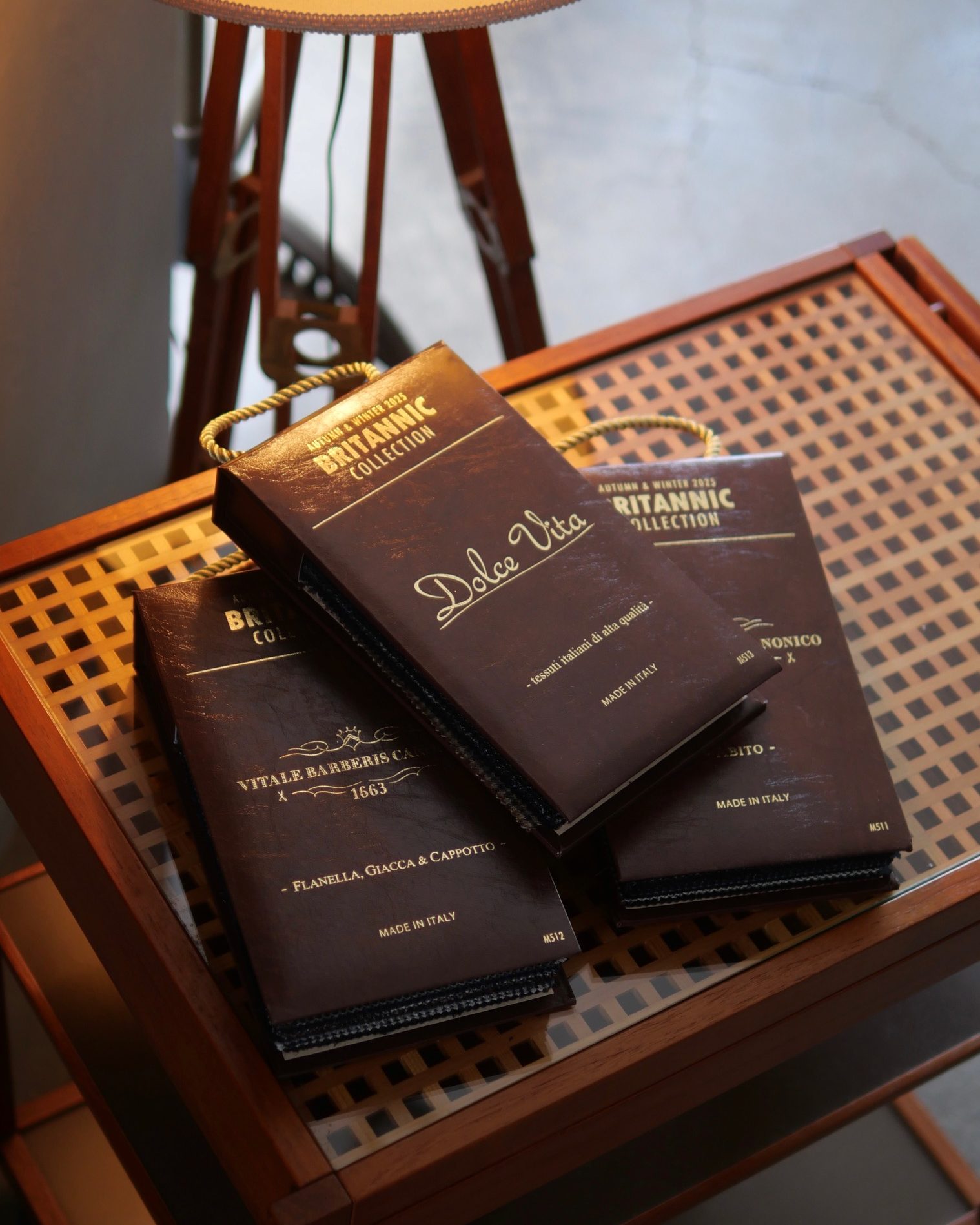 今年は早い！2025AWのバンチブック（生地見本帳）が続々入荷中